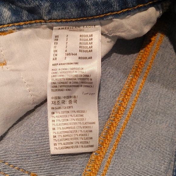 Light Wash American Eagle Distressed Jeans - Picture 5 of 6